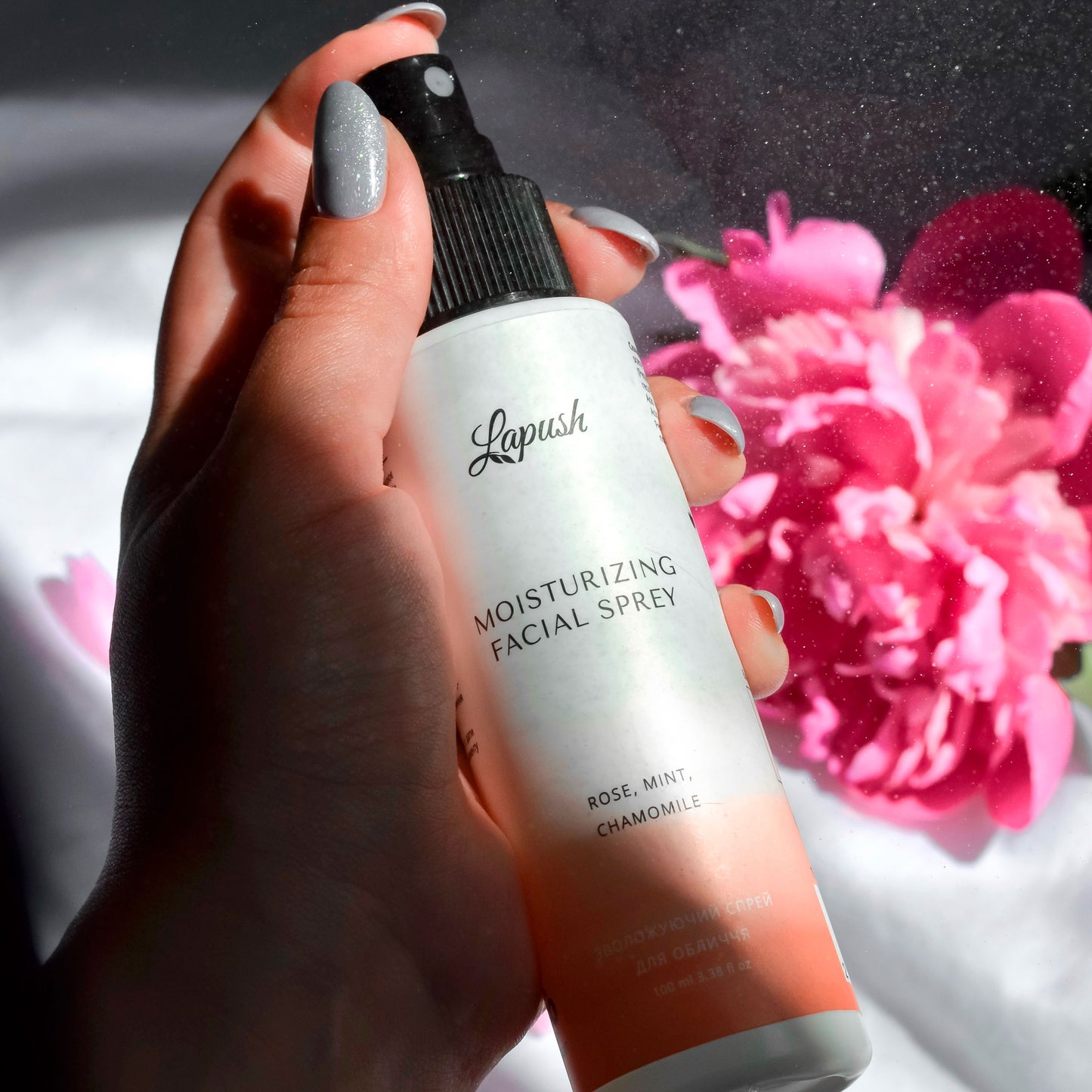 Moisturizing facial spray with rose, mint and chamomile hydrolat